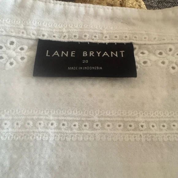 White Short-Sleeve Eyelet Blouse - Picture 6 of 7